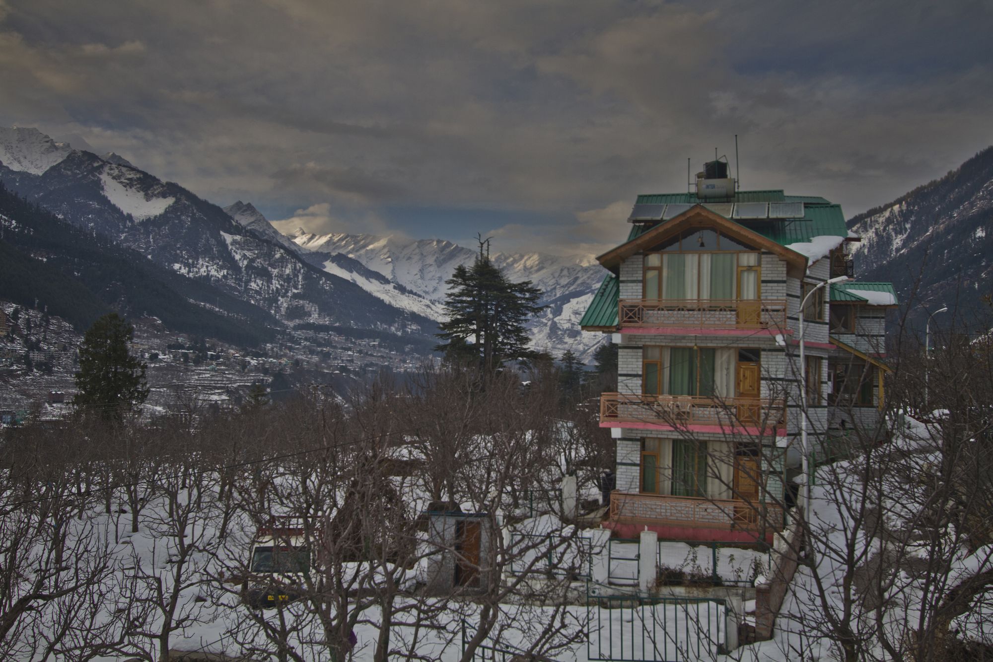 Hotel Mountain Face Manali  Bagian luar foto