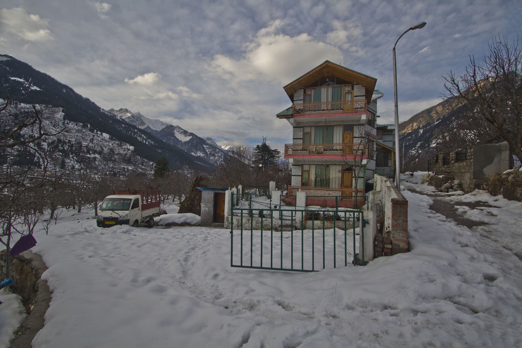 Hotel Mountain Face Manali  Bagian luar foto